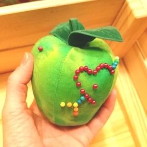 2/$10 Vintage Apple Pin Cushion🍏